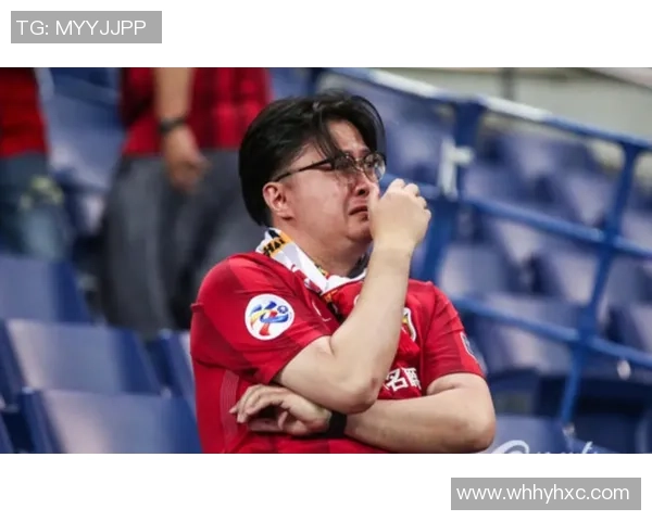 韩国足球明星因比赛失利泪洒赛场感动无数球迷心碎瞬间